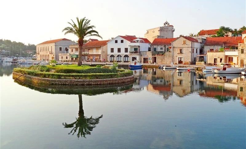 tia-haz-vrboska-hvar
