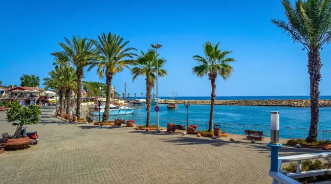 Antalya mediterrán tengerparti és óvárosi hangulata
