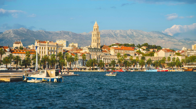 Horvátországi tengerparti óváros hangulata